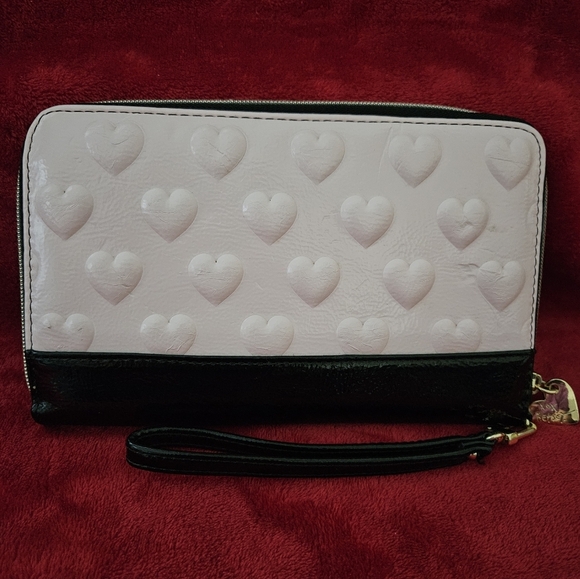 Betsey Johnson Pink and Black Patent Wristlet - Picture 3 of 11